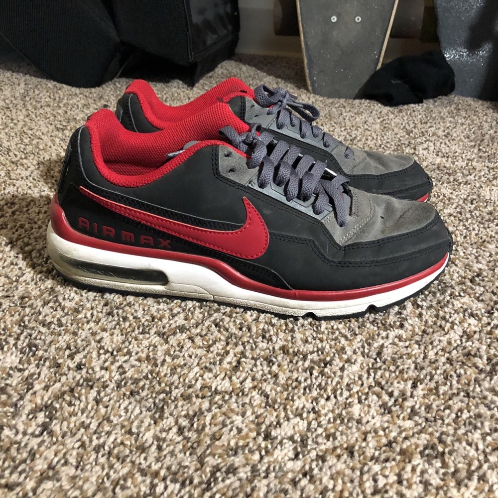 NIKE AIR MAX
